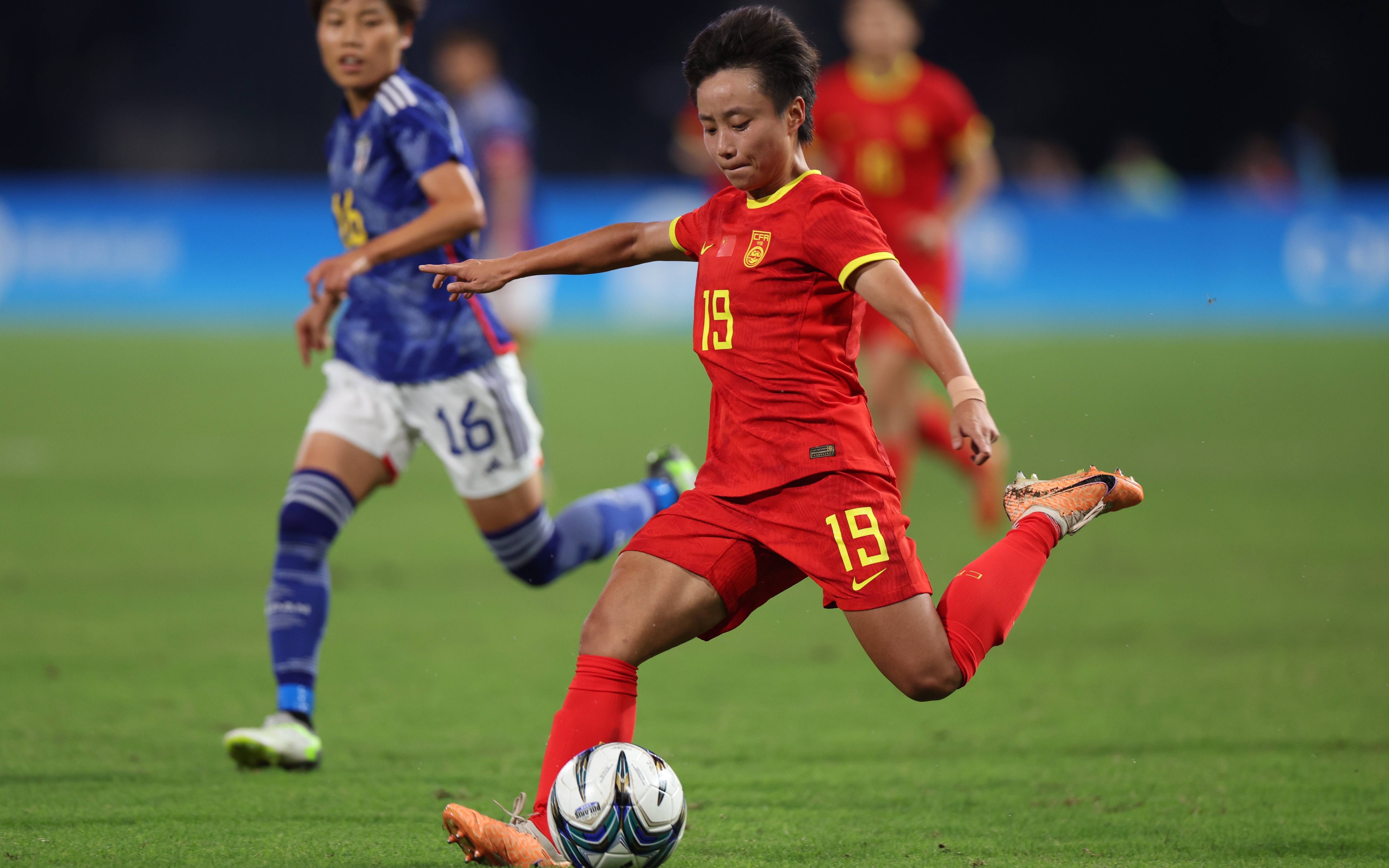 全国比赛中，女足选手表现亮眼