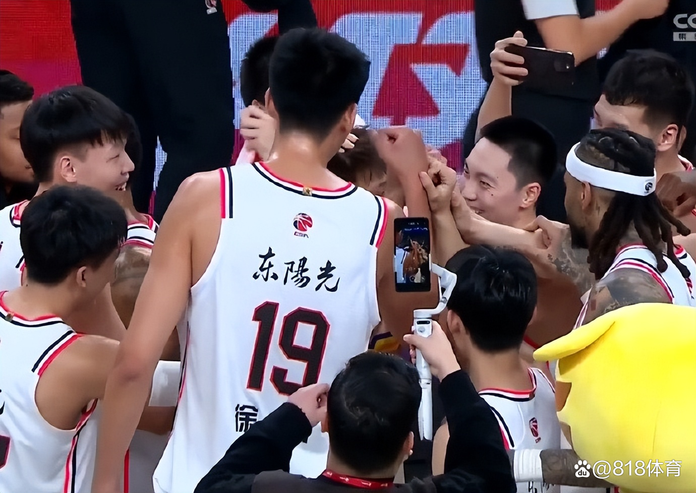 广东队领先优势明显，深圳队难以抵挡对手攻势
