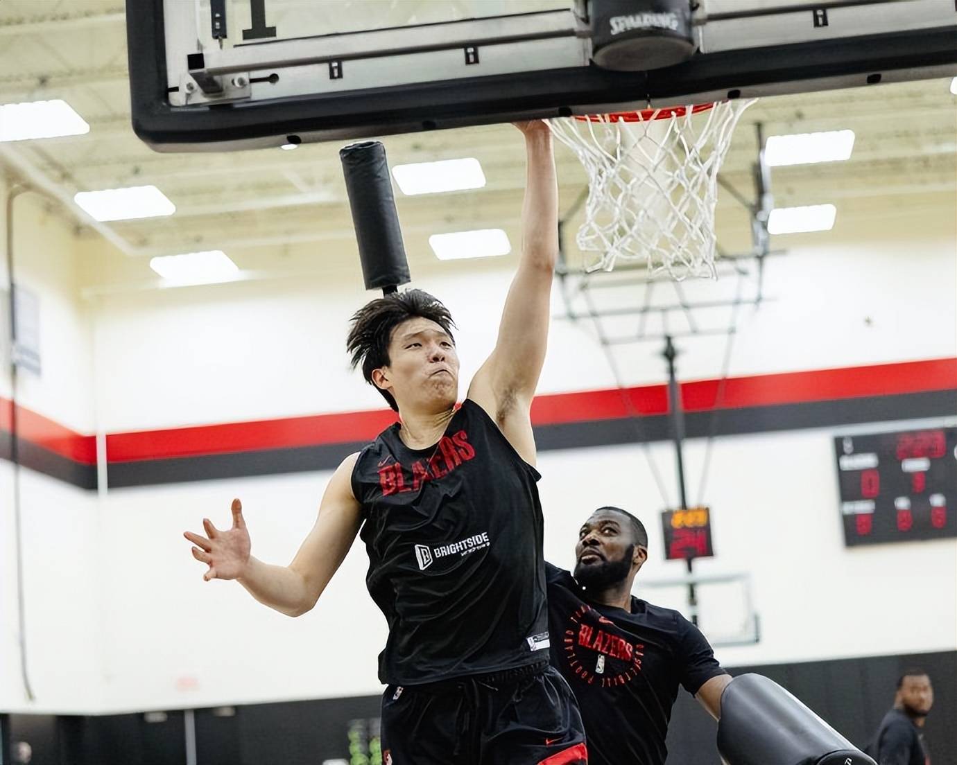 开拓者击败篮网,继续紧咬前列 开拓者击败篮网,继续紧咬前列