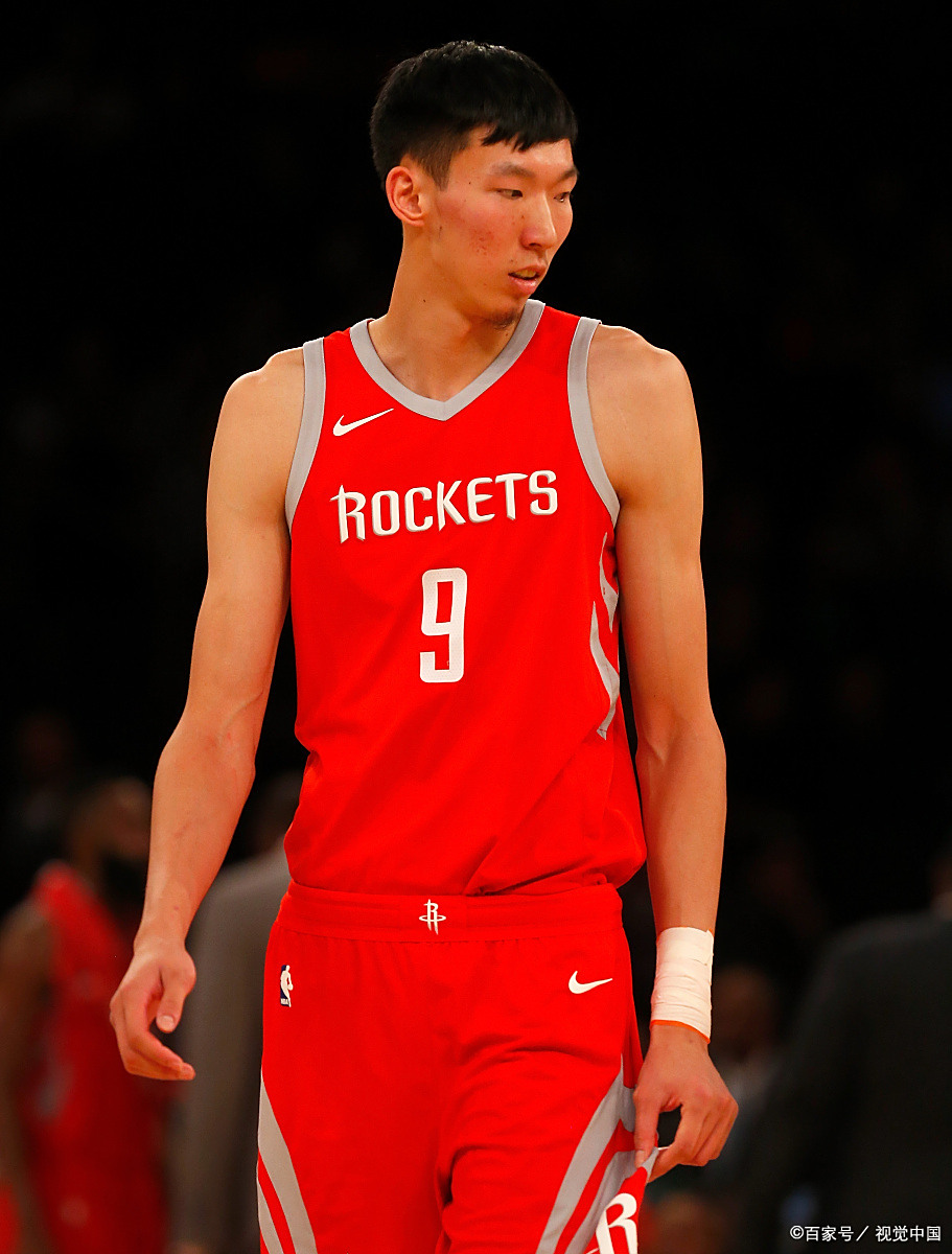 火箭战胜雄鹿，迈向胜利