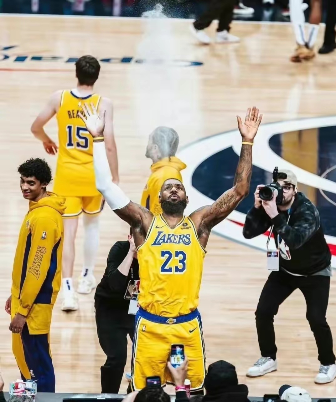 湖人主场失利！詹姆斯无奈缺席难敌掘金